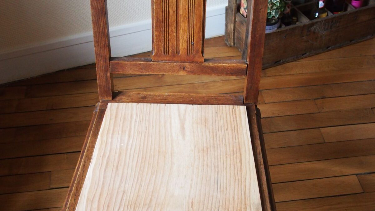 Restauration d'une vieille chaise en bois par un débutant